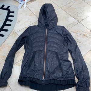 Lululemon size 8 zipper lightweight puff jacket